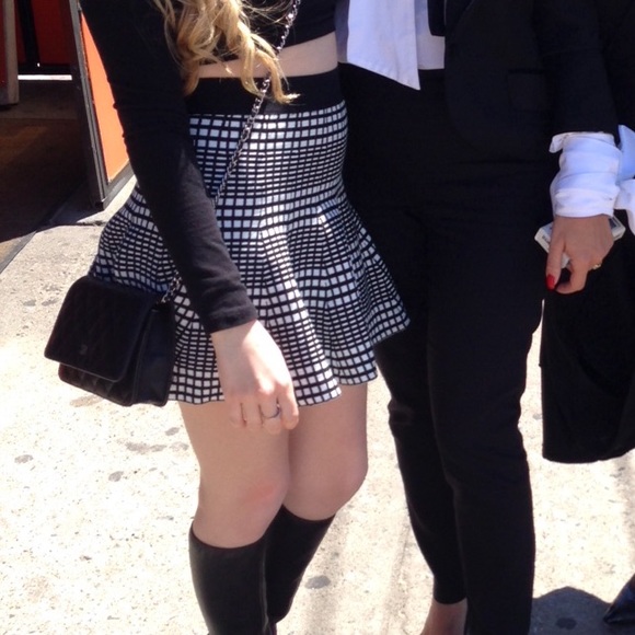 Gorgeous structured mini Skater Skirt - Picture 2 of 6